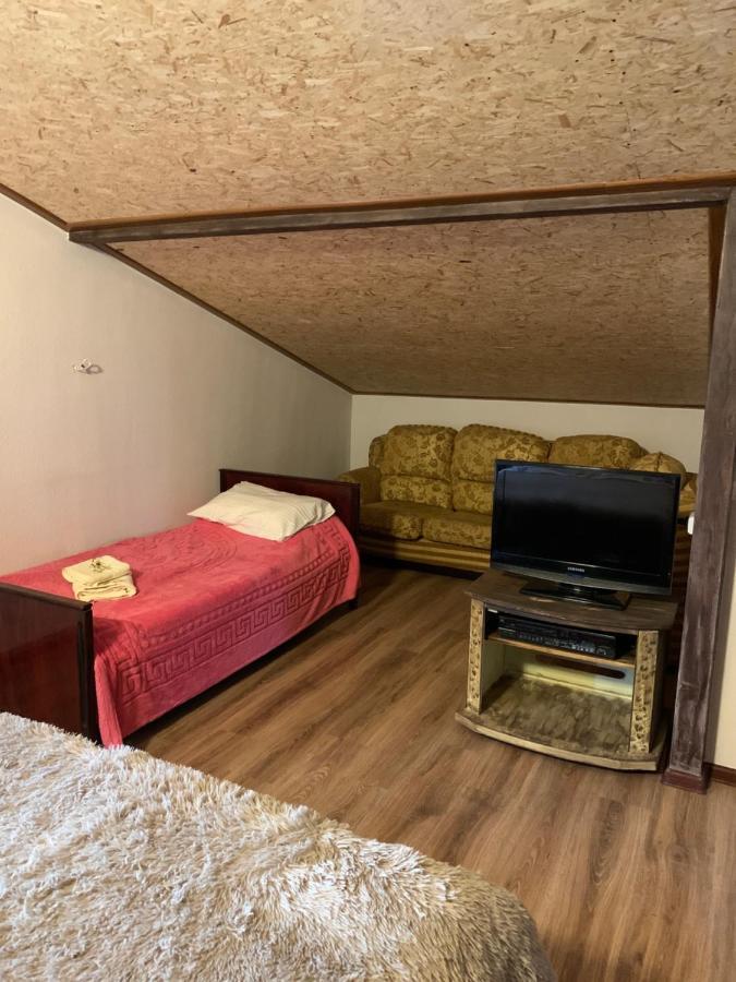 Karbi Guests House Qotuknerゲストハウス エクステリア 写真