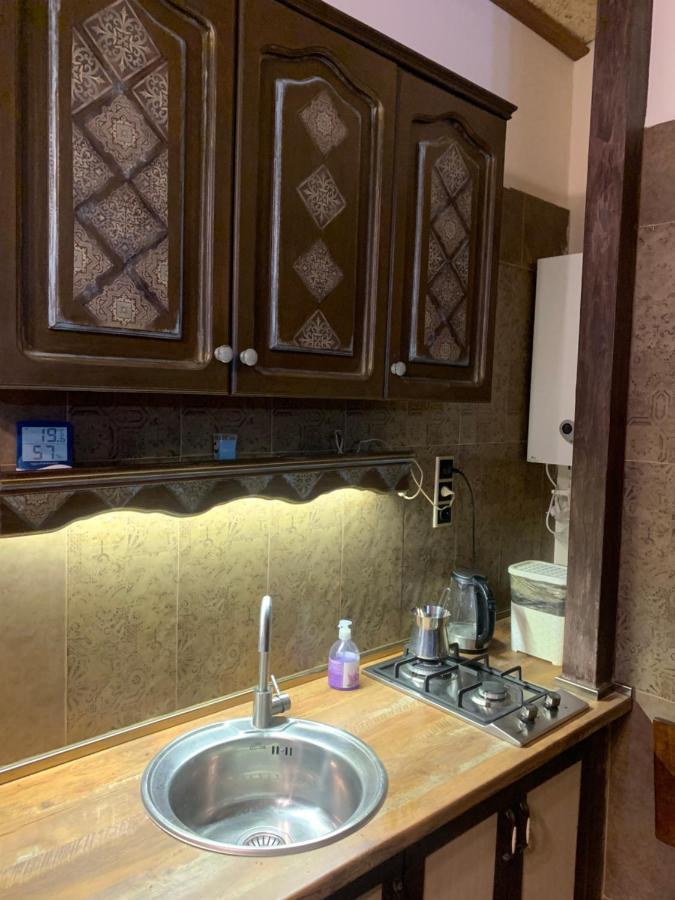 Karbi Guests House Qotuknerゲストハウス エクステリア 写真