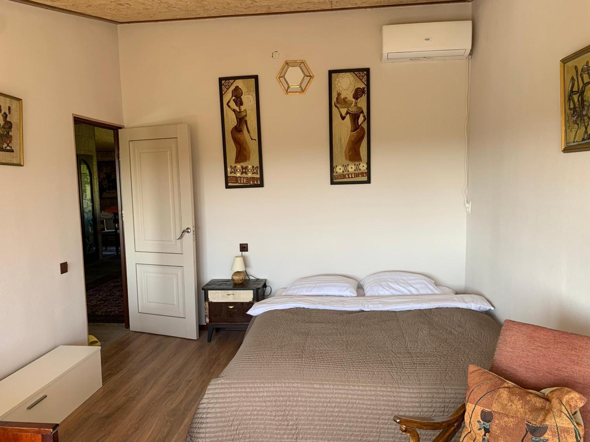 Karbi Guests House Qotuknerゲストハウス エクステリア 写真