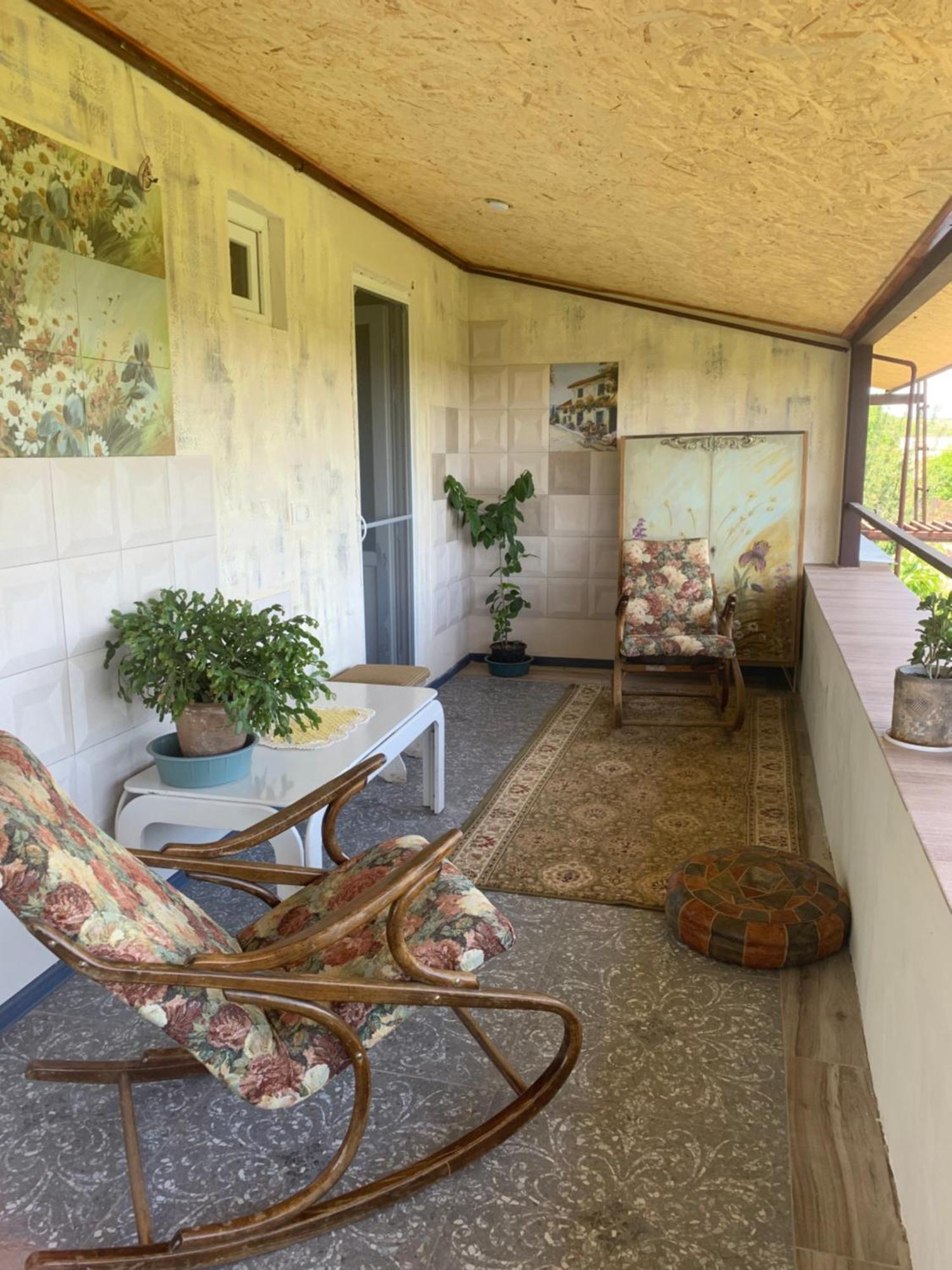 Karbi Guests House Qotuknerゲストハウス エクステリア 写真